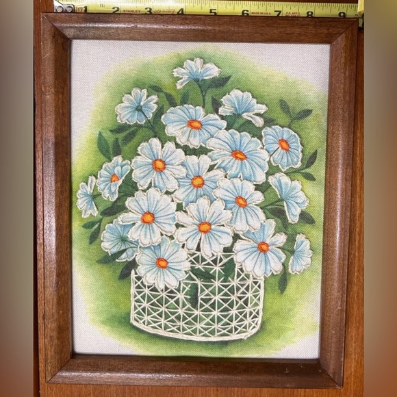 Vintage Wood Framed Embroidery Daisy Bouquet Spring April Floral CottageCore - Picture 9 of 10